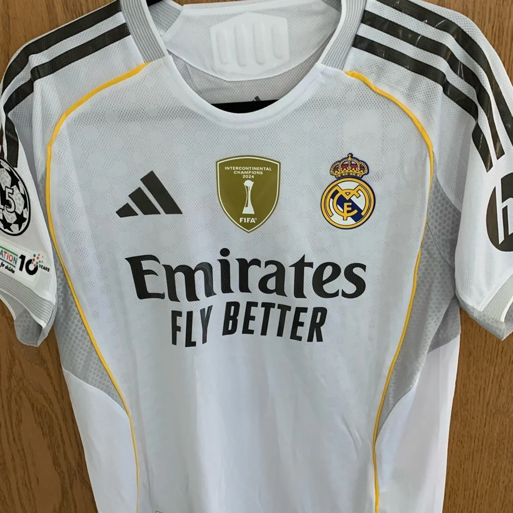 Real Madrid 2025/2026 Jerseys - Picture 9 of 15